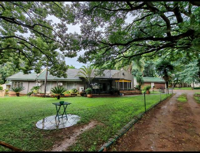 4 BEDROOM FREEHOLD FOR SALE IN BOSCHFONTEIN AH